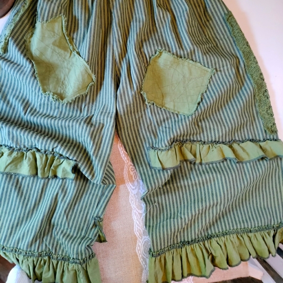 Cottagecore Ruffle Your Feathers crop pants - Picture 5 of 5